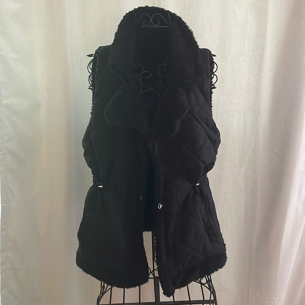 Reversible NWT Faux fur vest Women’s sz M Pockets on both sides Black Vest black